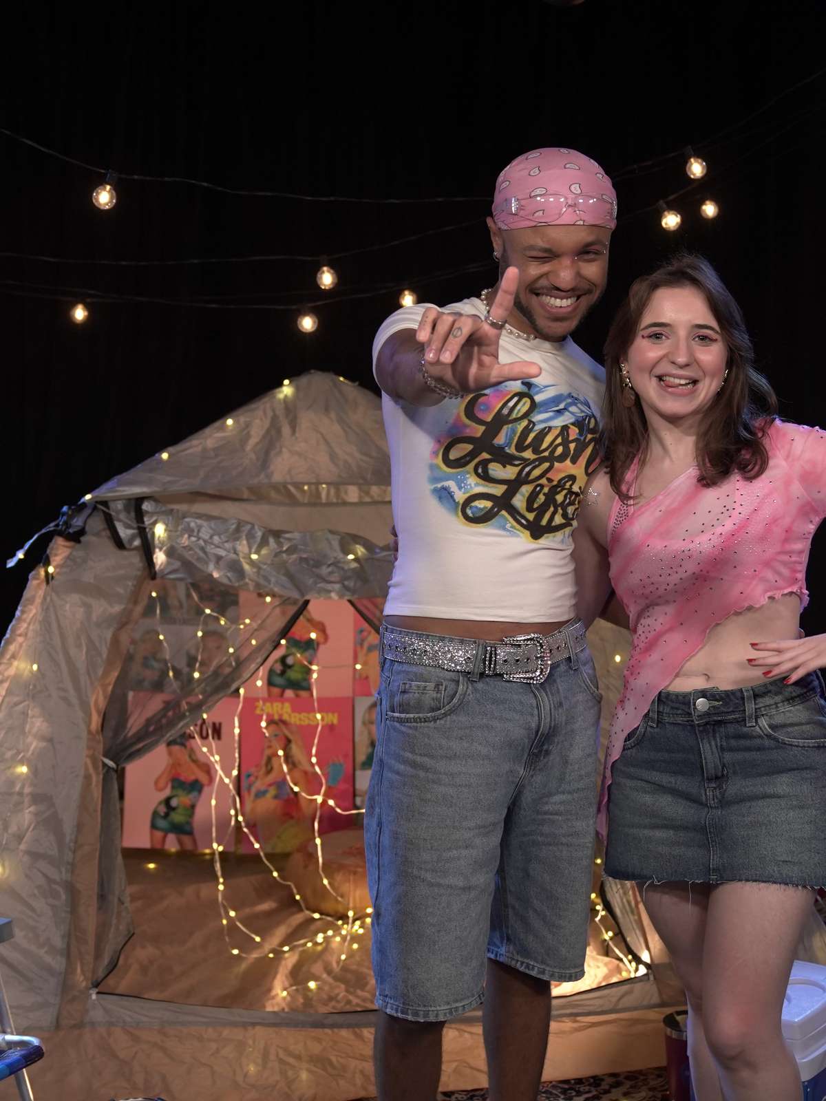 Fantasia no carnaval e encontro pessoalmente: fãs testam conhecimento sobre Zara Larsson no Acampamento Sonora