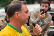 Flávio Bolsonaro (PL-RJ) adotou tom mais moderado diante do mercado e retomou ataques ao STF no 7 de Setembro