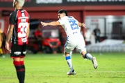 Resultado aproxima o Cruzeiro do G-4 e deixa o Vitória preocupado com a briga contra a degola