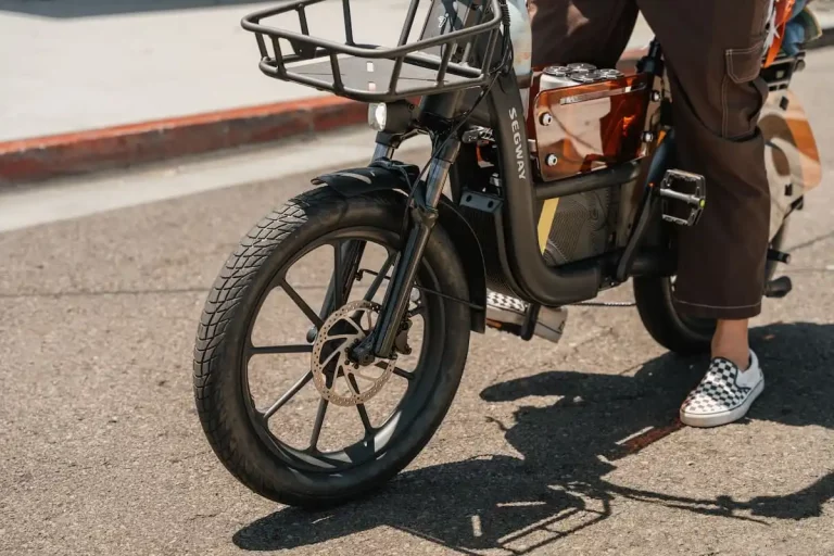 Segway apresenta e-bike de carga com 117 km de autonomia e câmbio automático para uso urbano