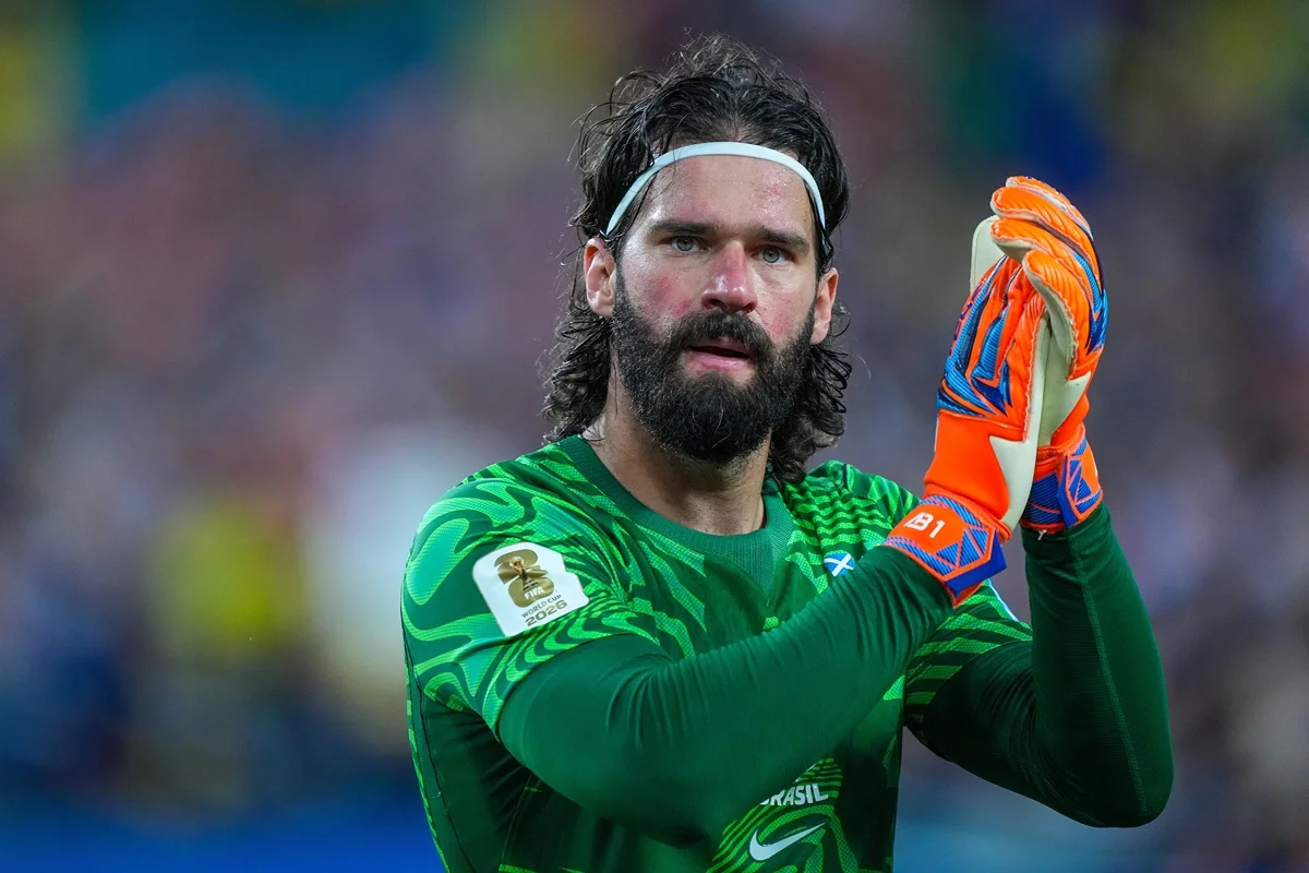Imagem da matéria: Com novos goleiros, Carlo Ancelotti revela que ainda conta com Alisson