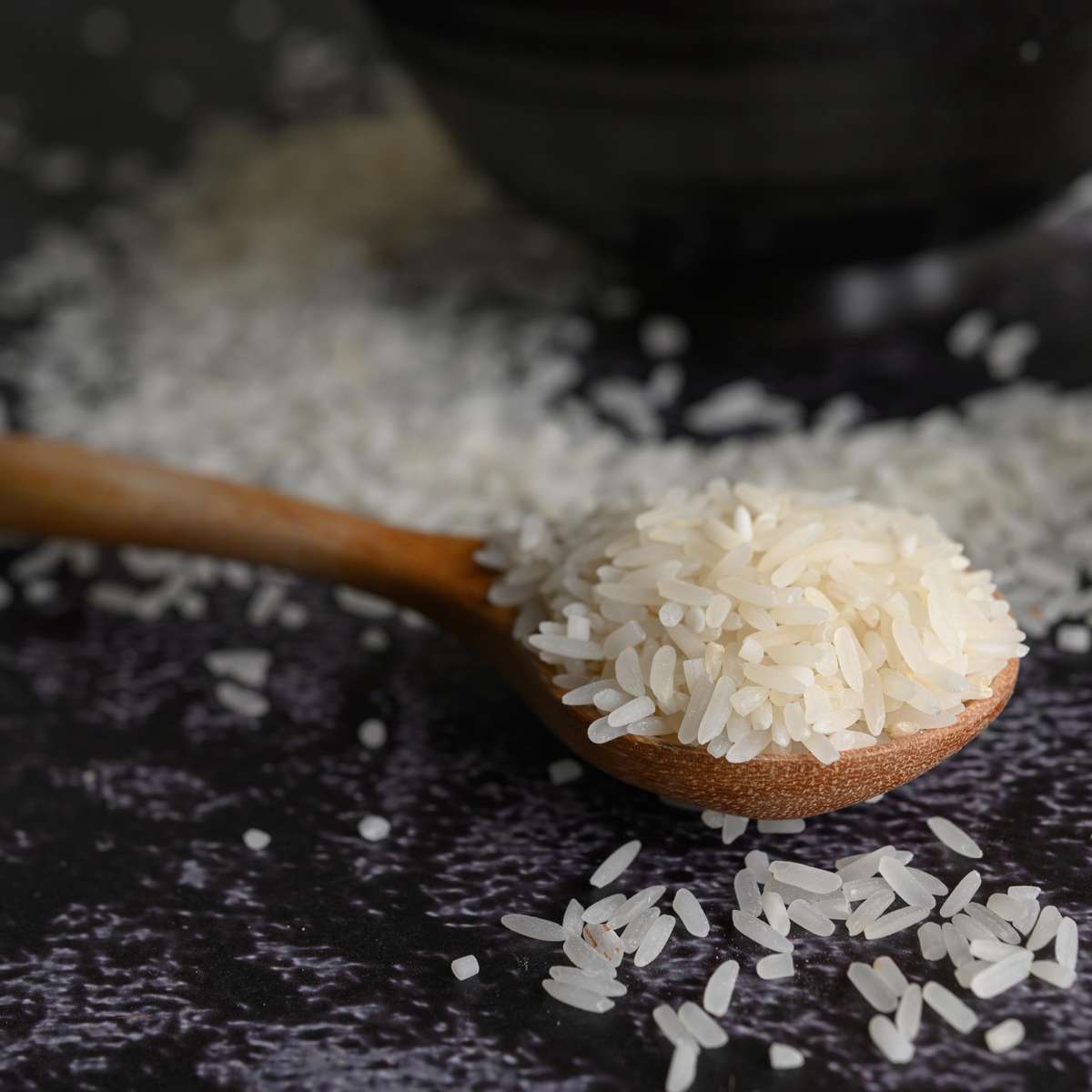 Você lava o arroz antes de cozinhar? Estudo revela o que acontece com o alimento