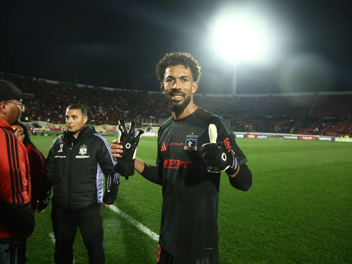 Colo-Colo: Vozinha falha em gol após ser indicado a Melhor Goleiro do Mundo