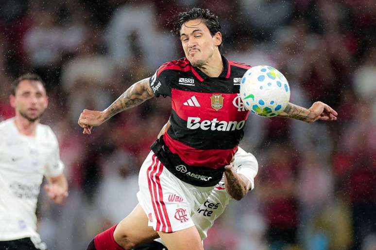 Bruno Henrique decide, e Flamengo derrota o Corinthians