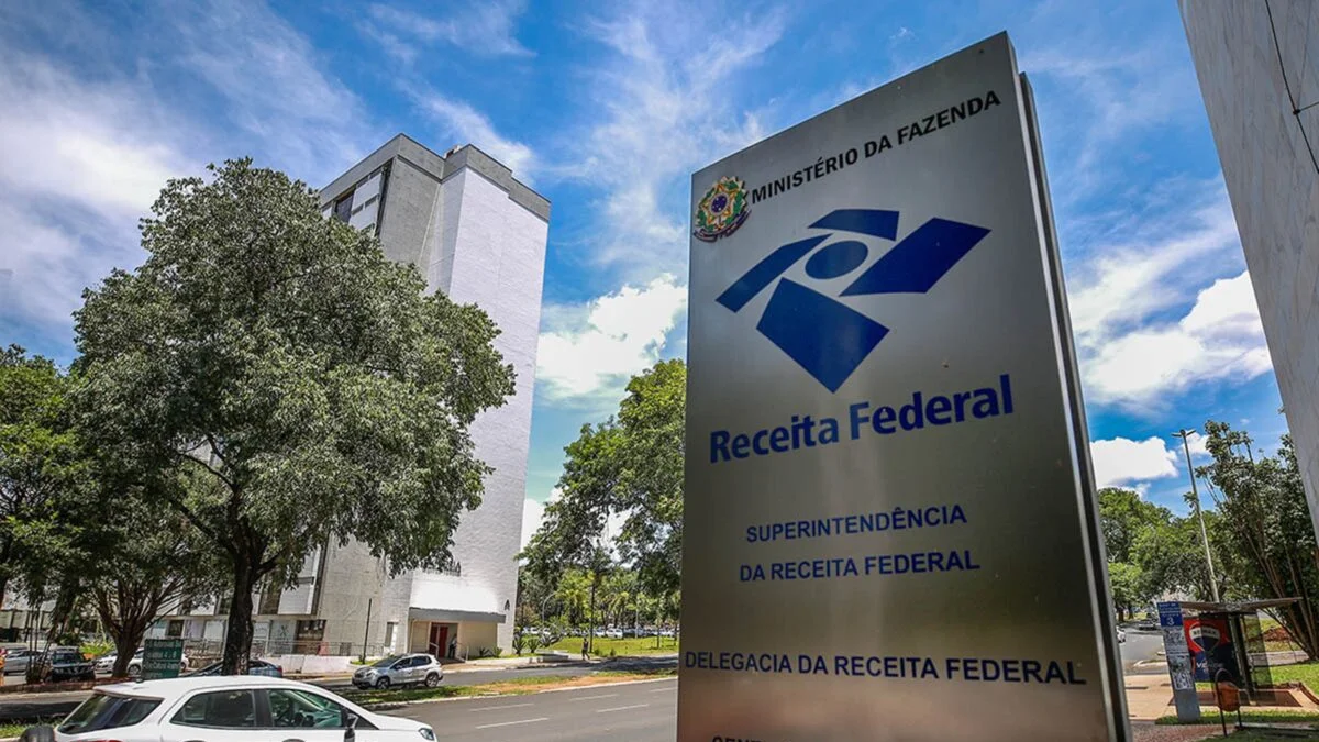 Arrecadação federal soma R$ 235,6 bilhões em agosto, recorde para o mês