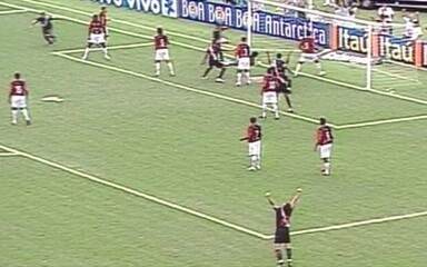 Em 2004, Vasco vence por 1 a 0 Atlético-PR pelo Campeonato Brasileiro
