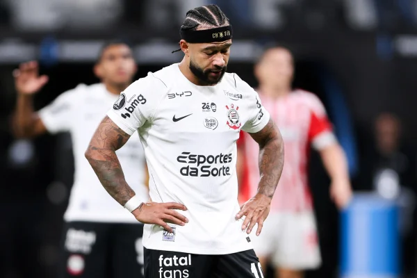 Gaviões culpa Memphis por eliminação e critica diretoria do Corinthians - destaque galeria