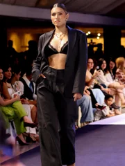 Raica Oliveira desfila no Metrópoles Catwalk nesta terça-feira (15/9)