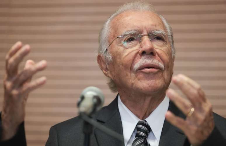Ex-presidente José Sarney é internado com pneumonia; estado de saúde é estável
