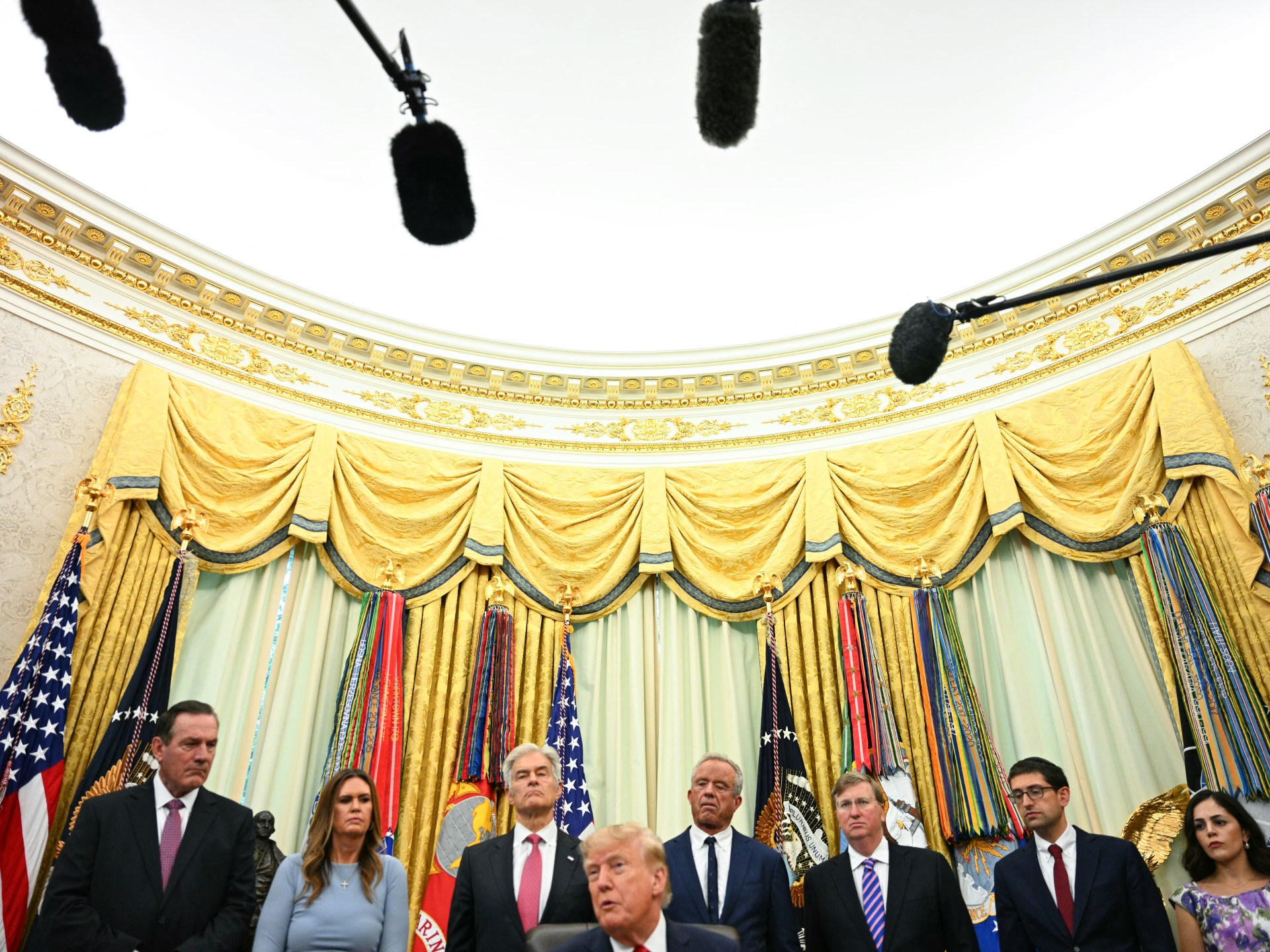 Trump assina amplo pacote de sanções contra a Rússia em razão da guerra na Ucrânia