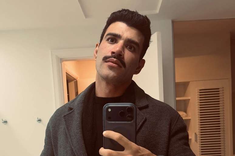 Gusttavo Lima muda visual e vira alvo de brincadeira entre fãs: 'Quase não reconheci'