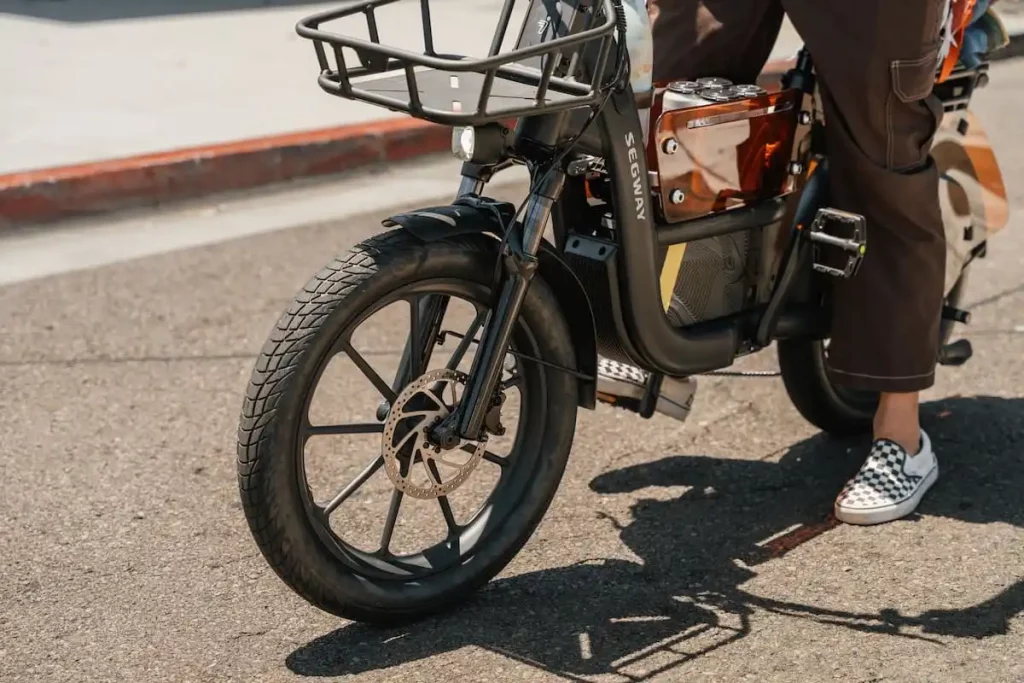 Segway apresenta e-bike de carga com 117 km de autonomia e câmbio automático para uso urbano